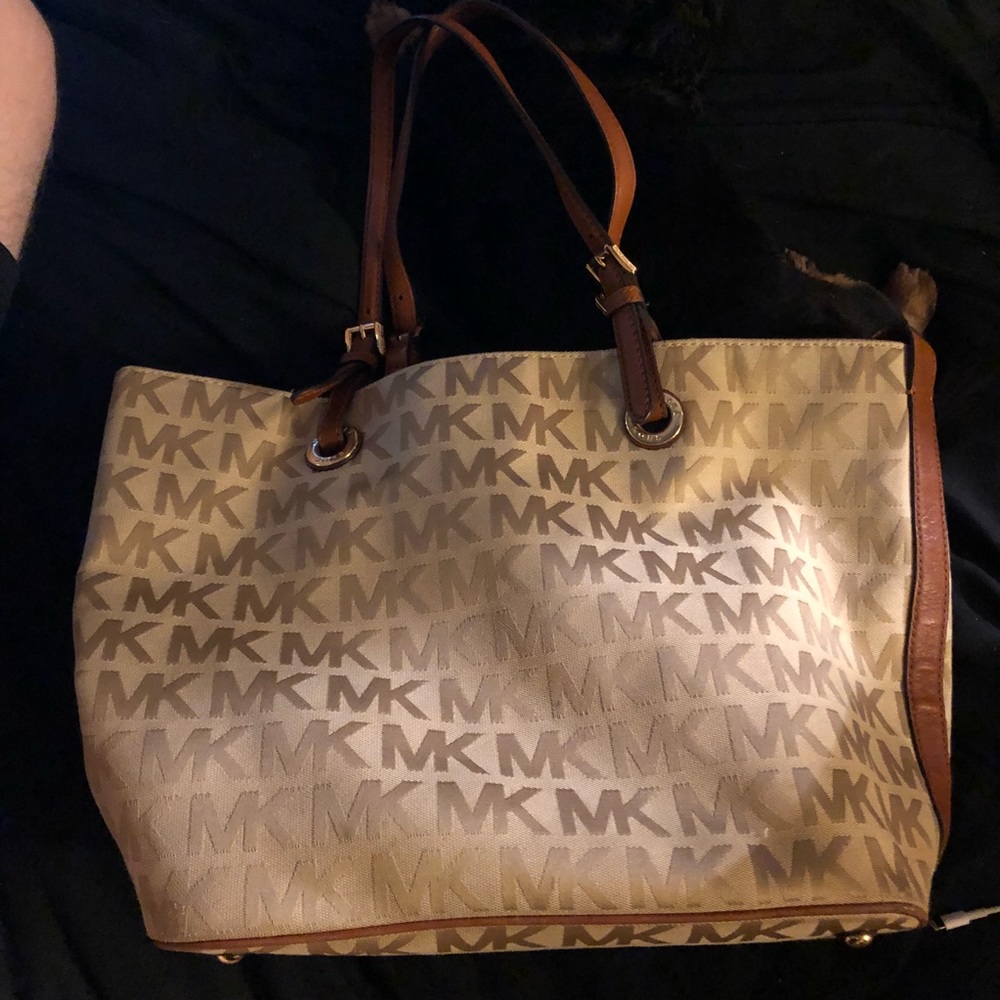 Micheal Kors Purse